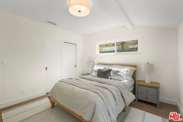 13111 Magnolia Boulevard, Sherman Oaks, CA 91423