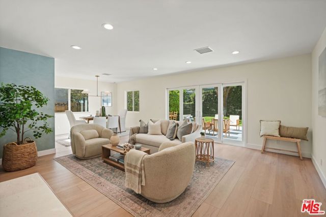 13111 Magnolia Boulevard, Sherman Oaks, CA 91423