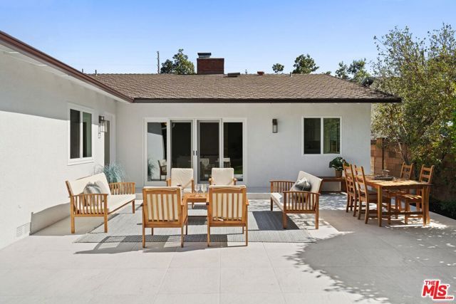 13111 Magnolia Boulevard, Sherman Oaks, CA 91423