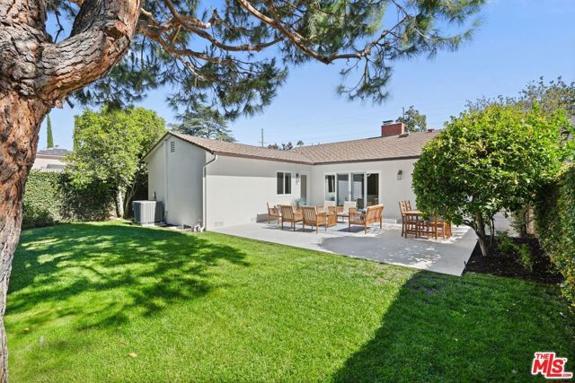 13111 Magnolia Boulevard, Sherman Oaks, CA 91423