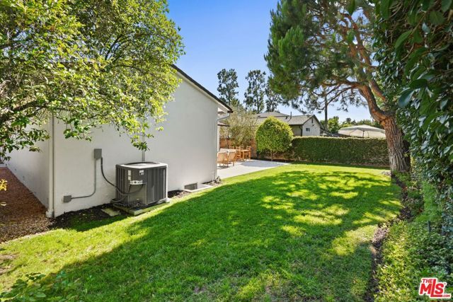 13111 Magnolia Boulevard, Sherman Oaks, CA 91423