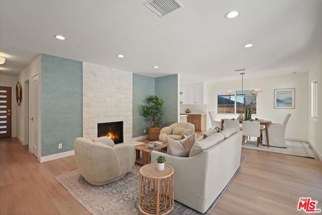 13111 Magnolia Boulevard, Sherman Oaks, CA 91423