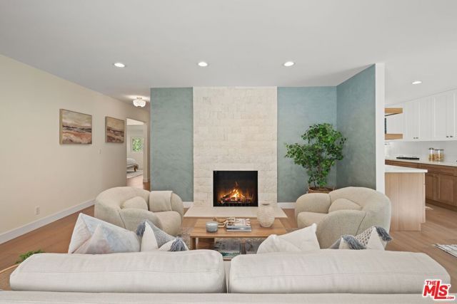 13111 Magnolia Boulevard, Sherman Oaks, CA 91423