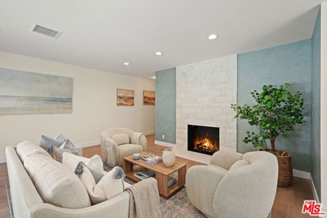 13111 Magnolia Boulevard, Sherman Oaks, CA 91423