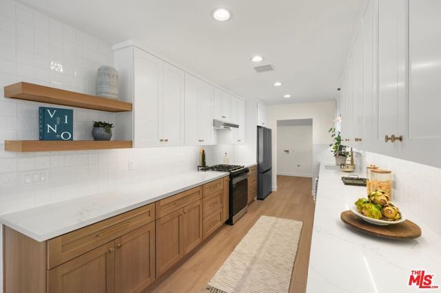 13111 Magnolia Boulevard, Sherman Oaks, CA 91423