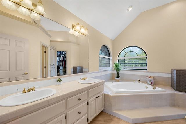 2906 NE Mesa Verde Rd, Lawton, OK 73507