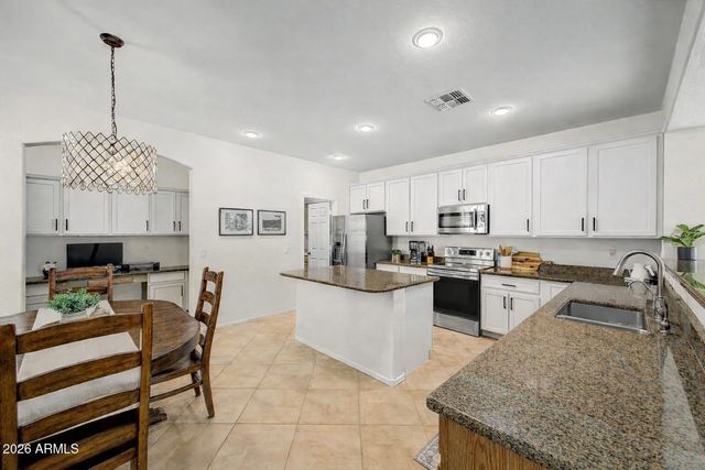 1718 E IRIS Drive, Chandler, AZ 85286