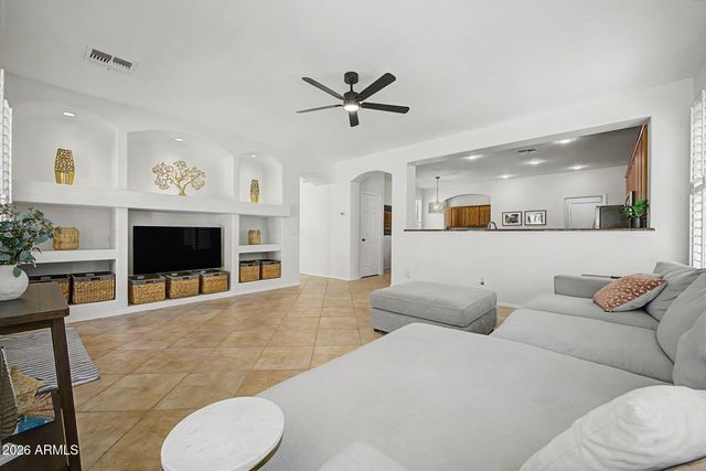 1718 E IRIS Drive, Chandler, AZ 85286