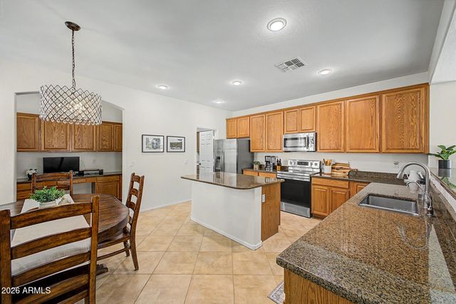 1718 E IRIS Drive, Chandler, AZ 85286