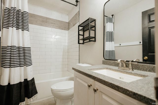 5066 Arches Drive, Newburgh, IN 47630