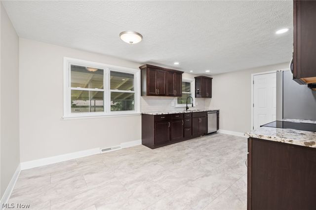 478 Bicksler Drive, Wadsworth, OH 44281
