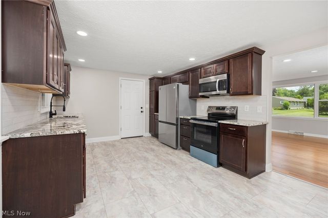 478 Bicksler Drive, Wadsworth, OH 44281