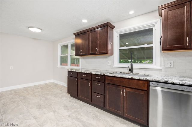 478 Bicksler Drive, Wadsworth, OH 44281