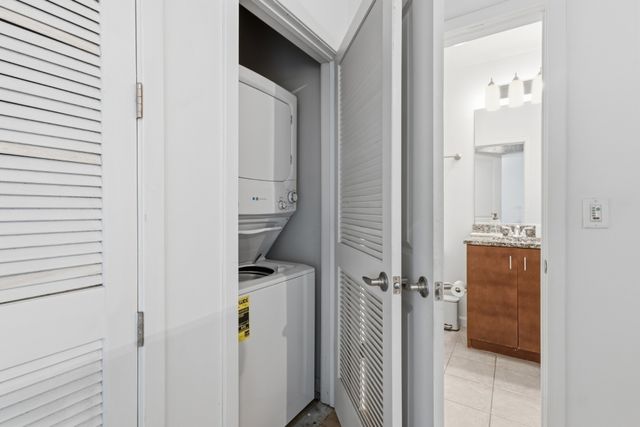 415 Church St Apt 1306, Nashville, TN 37219
