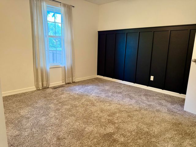 2722 S Meadowlark Avenue, Springfield, MO 65807