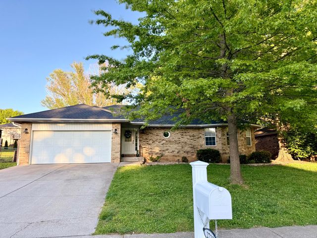 2722 S Meadowlark Avenue, Springfield, MO 65807