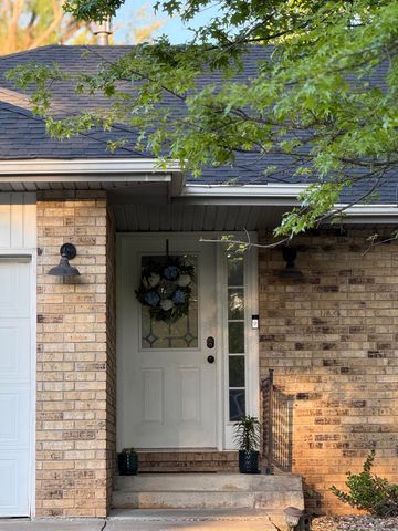 2722 S Meadowlark Avenue, Springfield, MO 65807