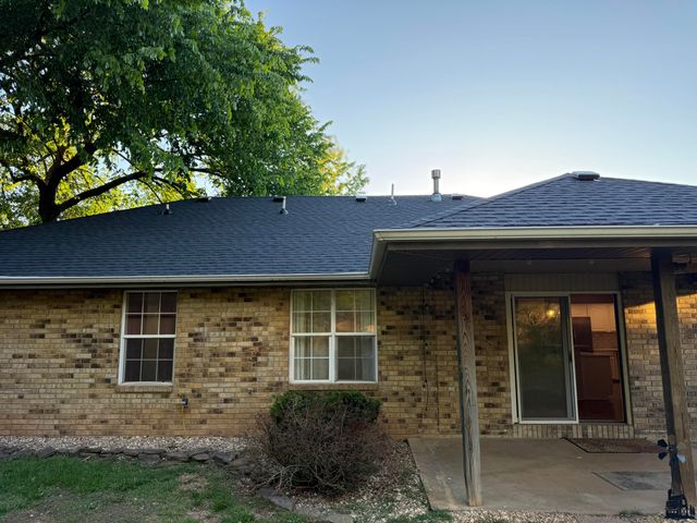 2722 S Meadowlark Avenue, Springfield, MO 65807