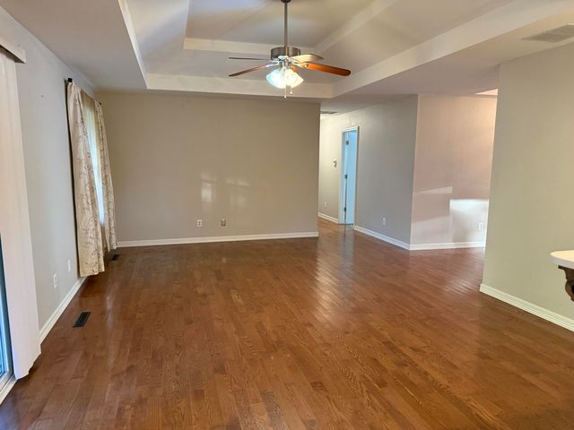 2722 S Meadowlark Avenue, Springfield, MO 65807