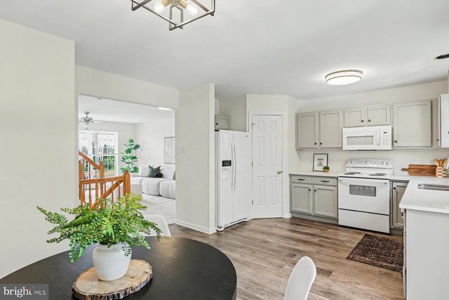264 COUNTRY RIDGE DR, Red Lion, PA 17356