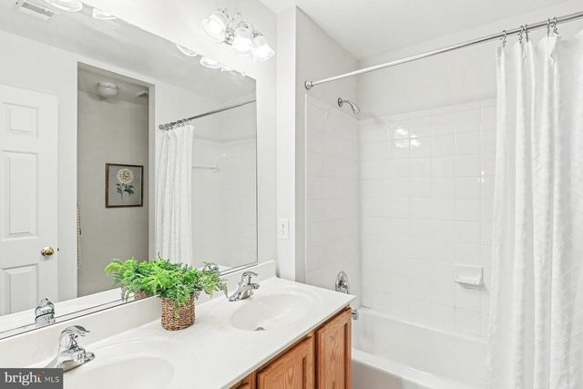 264 COUNTRY RIDGE DR, Red Lion, PA 17356