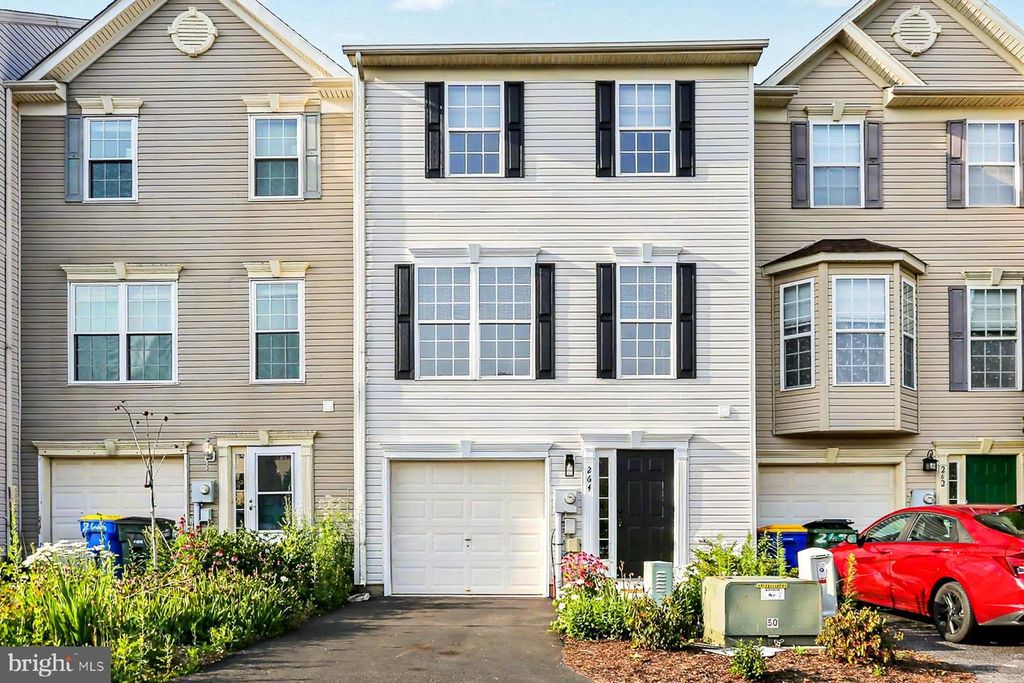 264 COUNTRY RIDGE DR, Red Lion, PA 17356