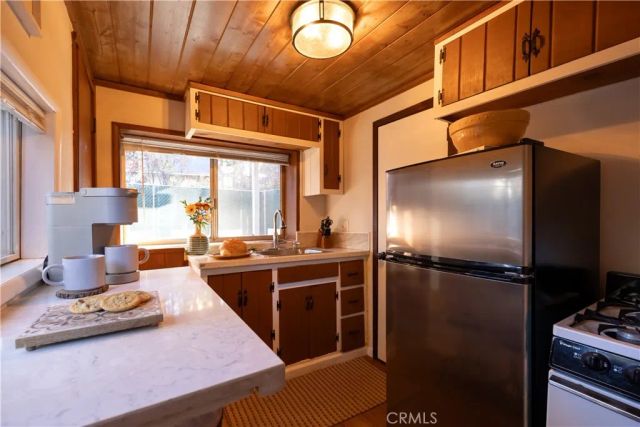 626 Elysian Boulevard, Big Bear City, CA 92314