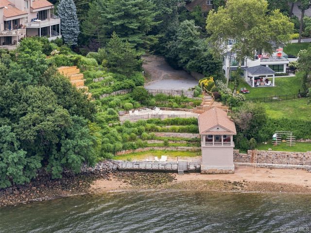 3 Willada Lane, Glen Cove, NY 11542