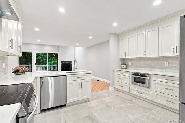 3 Willada Lane, Glen Cove, NY 11542