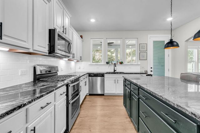 1084 Magnolia Warbler Way, Ravenel, SC 29470