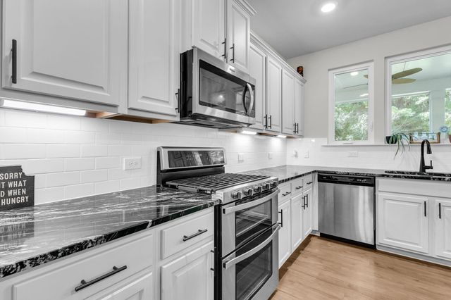 1084 Magnolia Warbler Way, Ravenel, SC 29470