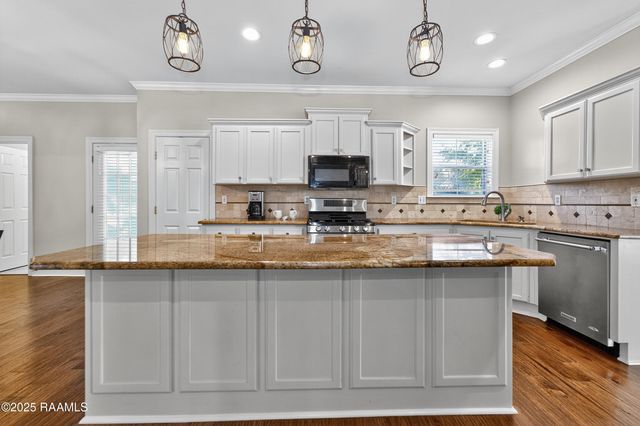 100 Osage Drive, Youngsville, LA 70592