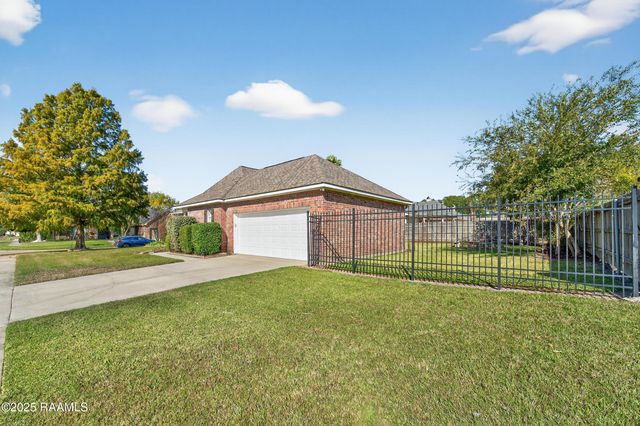 100 Osage Drive, Youngsville, LA 70592