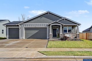 215 Walnut St, Mt Angel, OR 97362