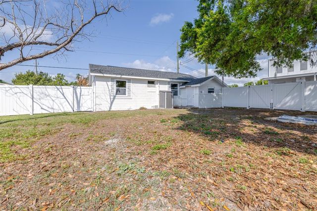 217 NW 4TH AVENUE, Mulberry, FL 33860
