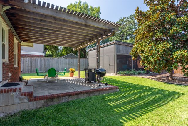 1204 Virginia Place, Fort Worth, TX 76107