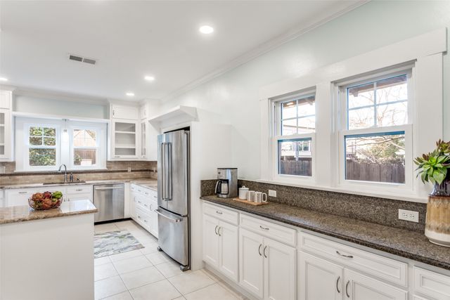 1204 Virginia Place, Fort Worth, TX 76107