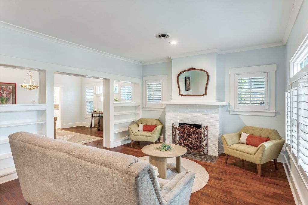 1204 Virginia Place, Fort Worth, TX 76107