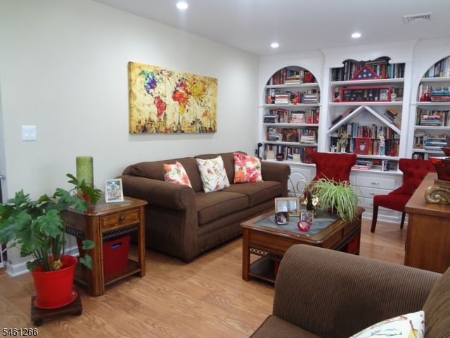 4 Wilbur Ter, Sayreville Boro, NJ 08872