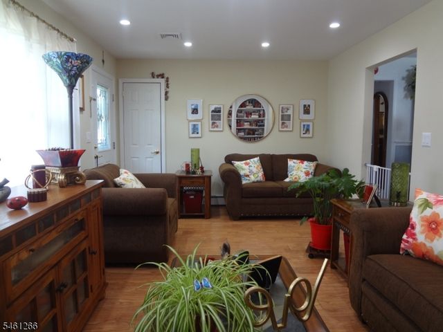 4 Wilbur Ter, Sayreville Boro, NJ 08872