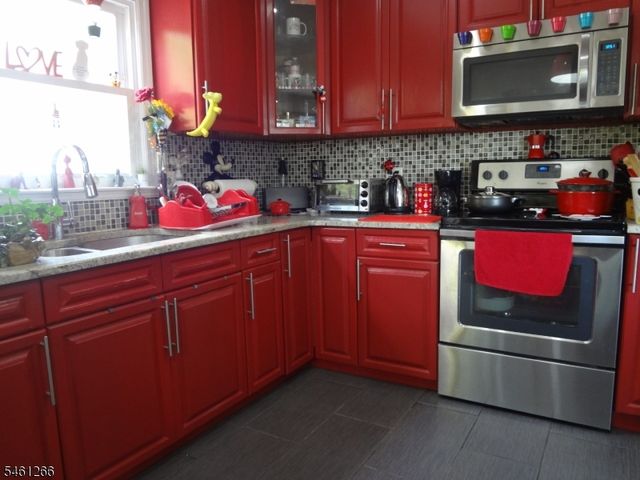 4 Wilbur Ter, Sayreville Boro, NJ 08872