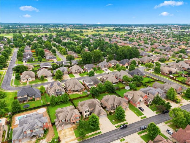 1808 SW Hayfield Avenue, Bentonville, AR 72713