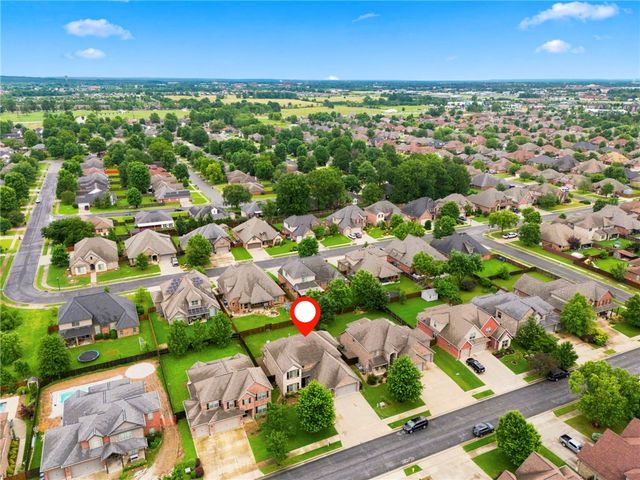 1808 SW Hayfield Avenue, Bentonville, AR 72713