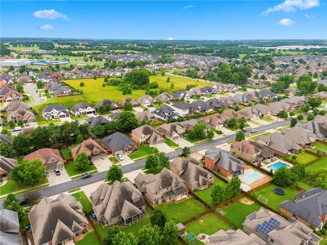 1808 SW Hayfield Avenue, Bentonville, AR 72713