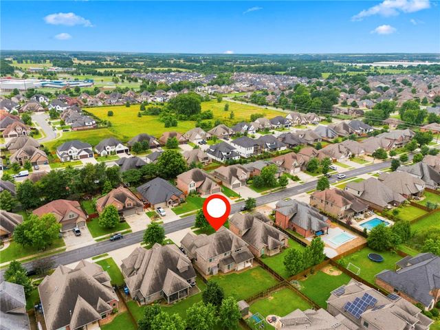 1808 SW Hayfield Avenue, Bentonville, AR 72713