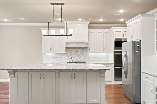 1808 SW Hayfield Avenue, Bentonville, AR 72713