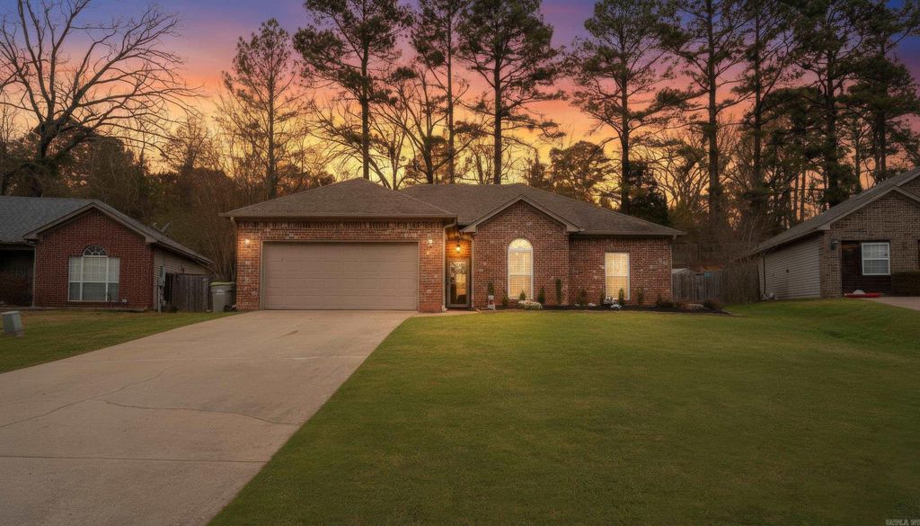 1210 Ridgecrest Drive, Benton, AR 72015