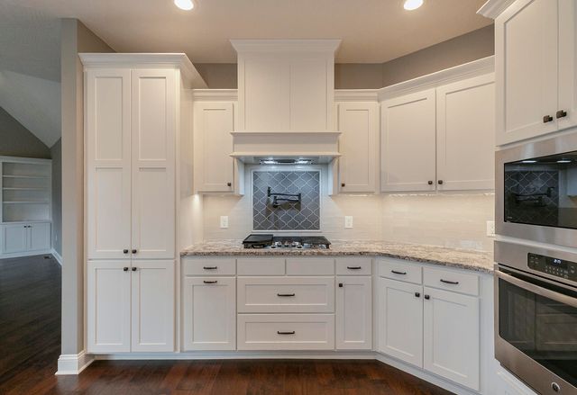 842 E Abbey Court, Nixa, MO 65714