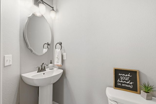 842 E Abbey Court, Nixa, MO 65714