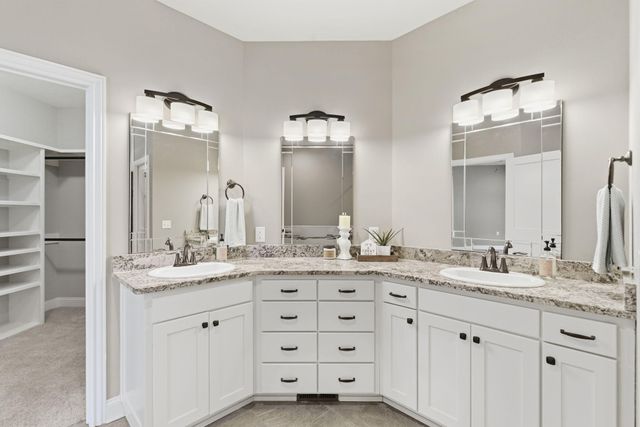 842 E Abbey Court, Nixa, MO 65714